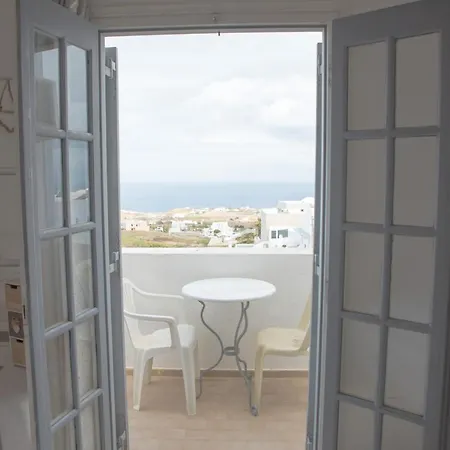 Garden Daire Fira (Santorini)