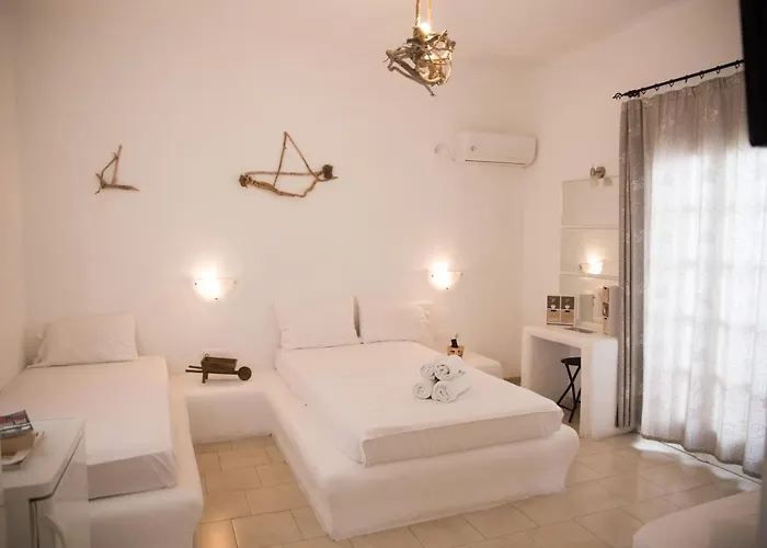 Garden * Fira (Santorini)